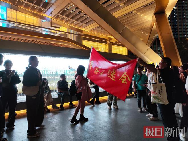 合唱盛况有歌迷为看秀提前两月从美回国QMH球盟会刀郎澳门演唱会场外再现大