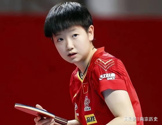 送行一脸慈祥仿佛家长送孩子上学有爱!国乒出征多哈马龙为孙颖莎(图2)